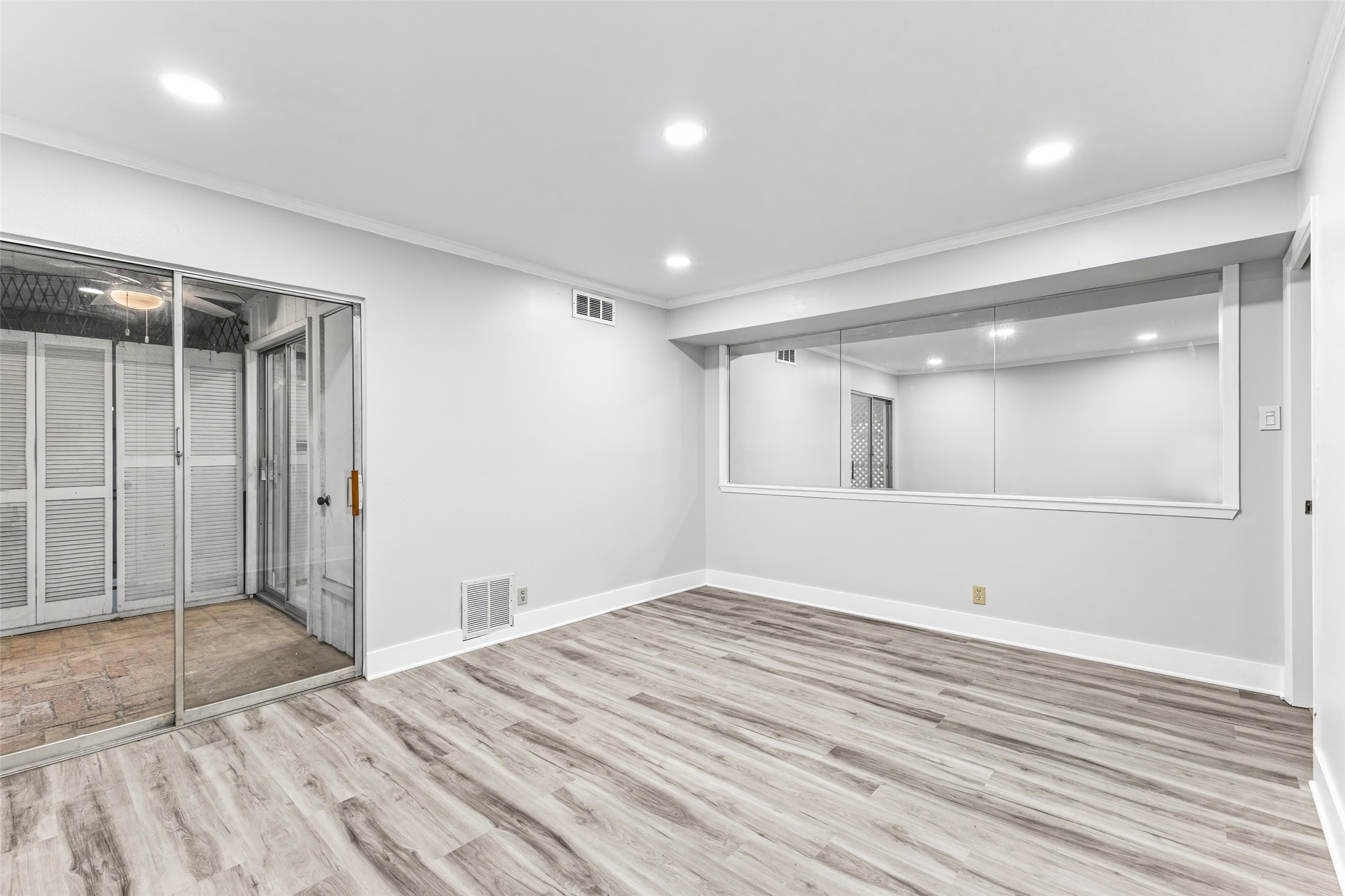 2501 Marilee Lane, Unit 4 Houston, TX 77057 - Photo 14 of 21 another view of the bedroom