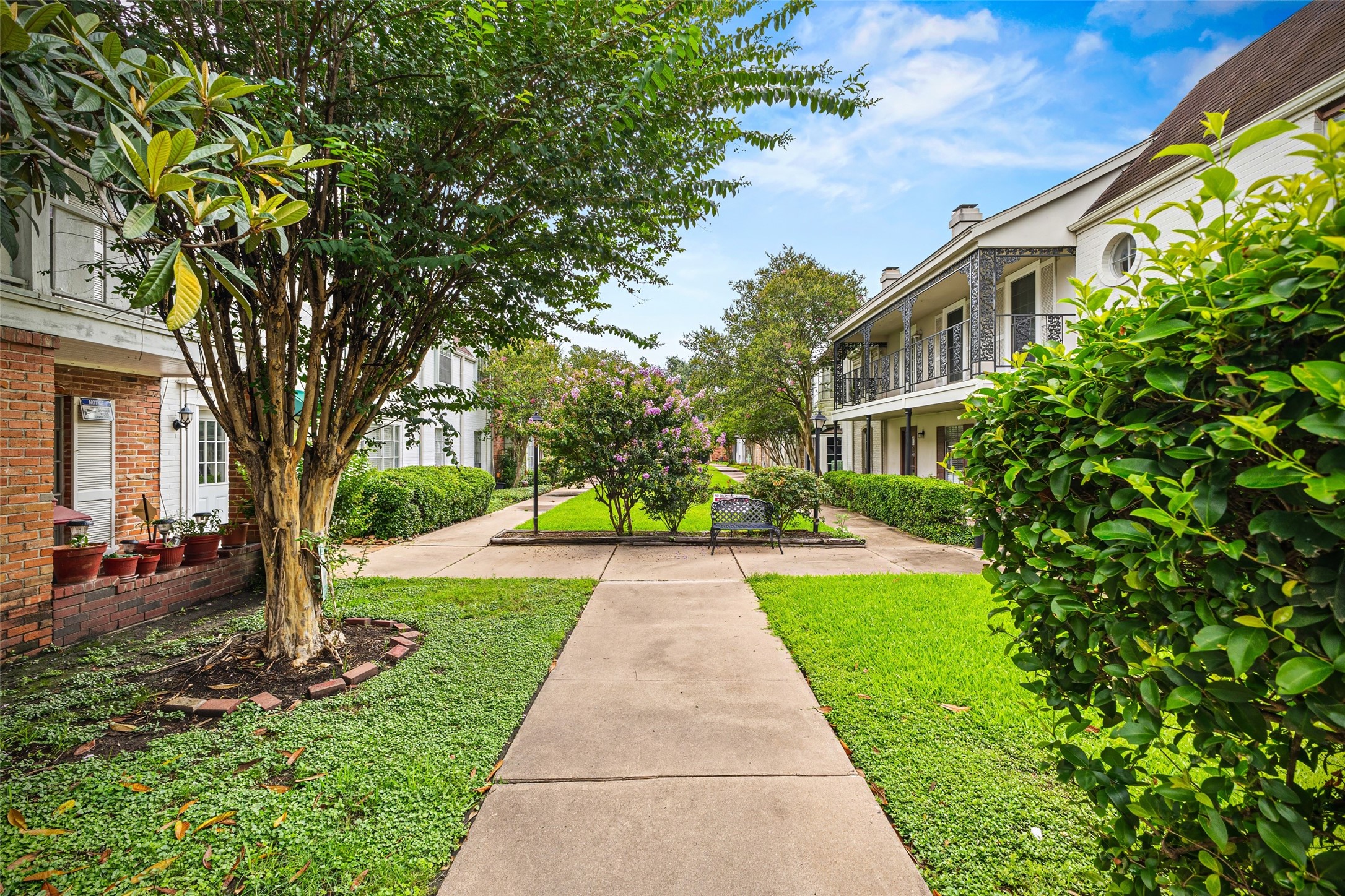 2501 Marilee Lane, Unit 4 Houston, TX 77057 - Photo 20 of 21 beautiful courtyard grounds