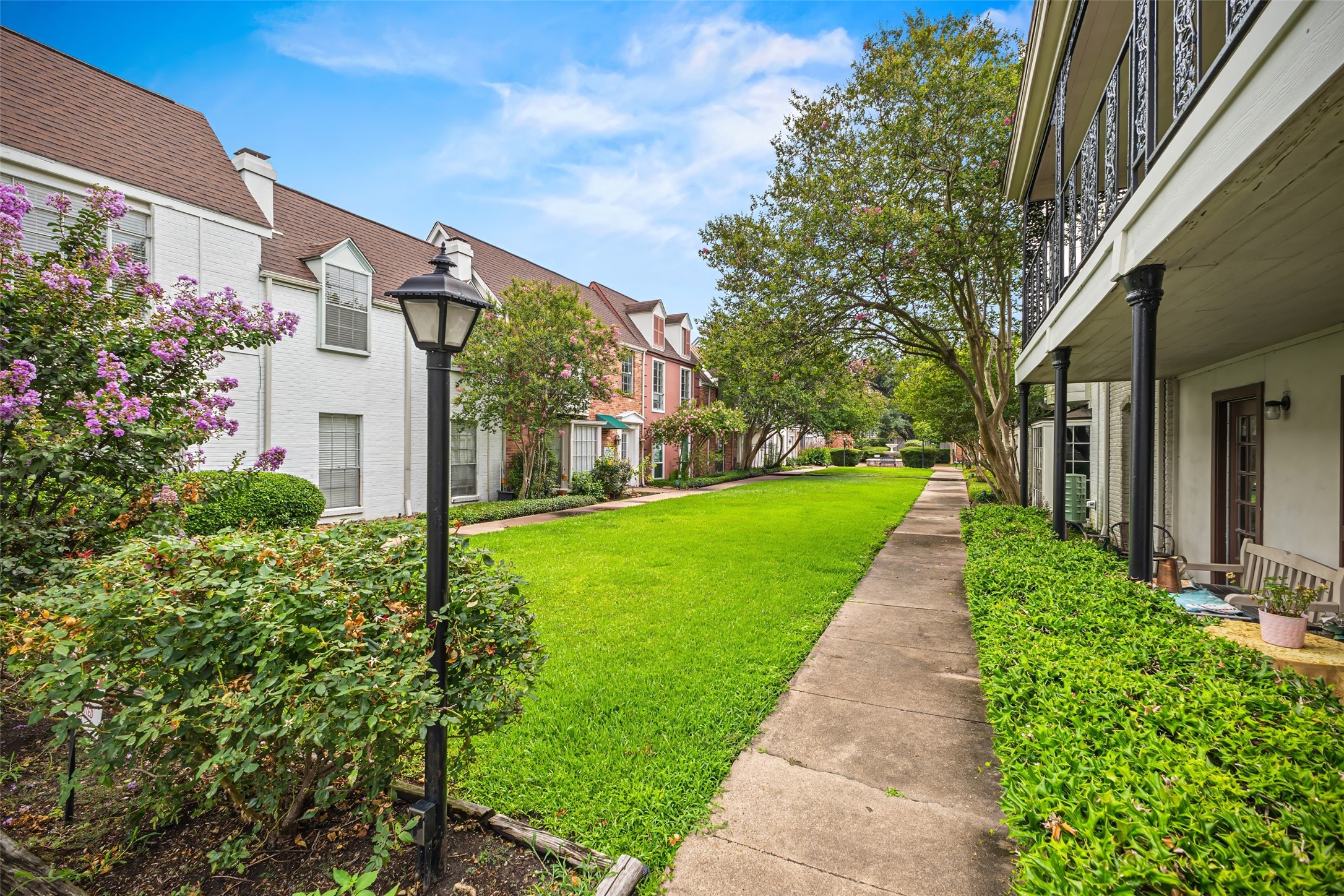 2501 Marilee Lane, Unit 4 Houston, TX 77057 - Photo 21 of 21 beautiful courtyard grounds