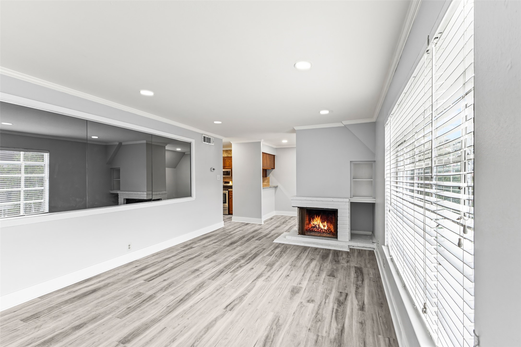 2501 Marilee Lane, Unit 4 Houston, TX 77057 - Photo 4 of 21 a welcoming living area as soon as you step in