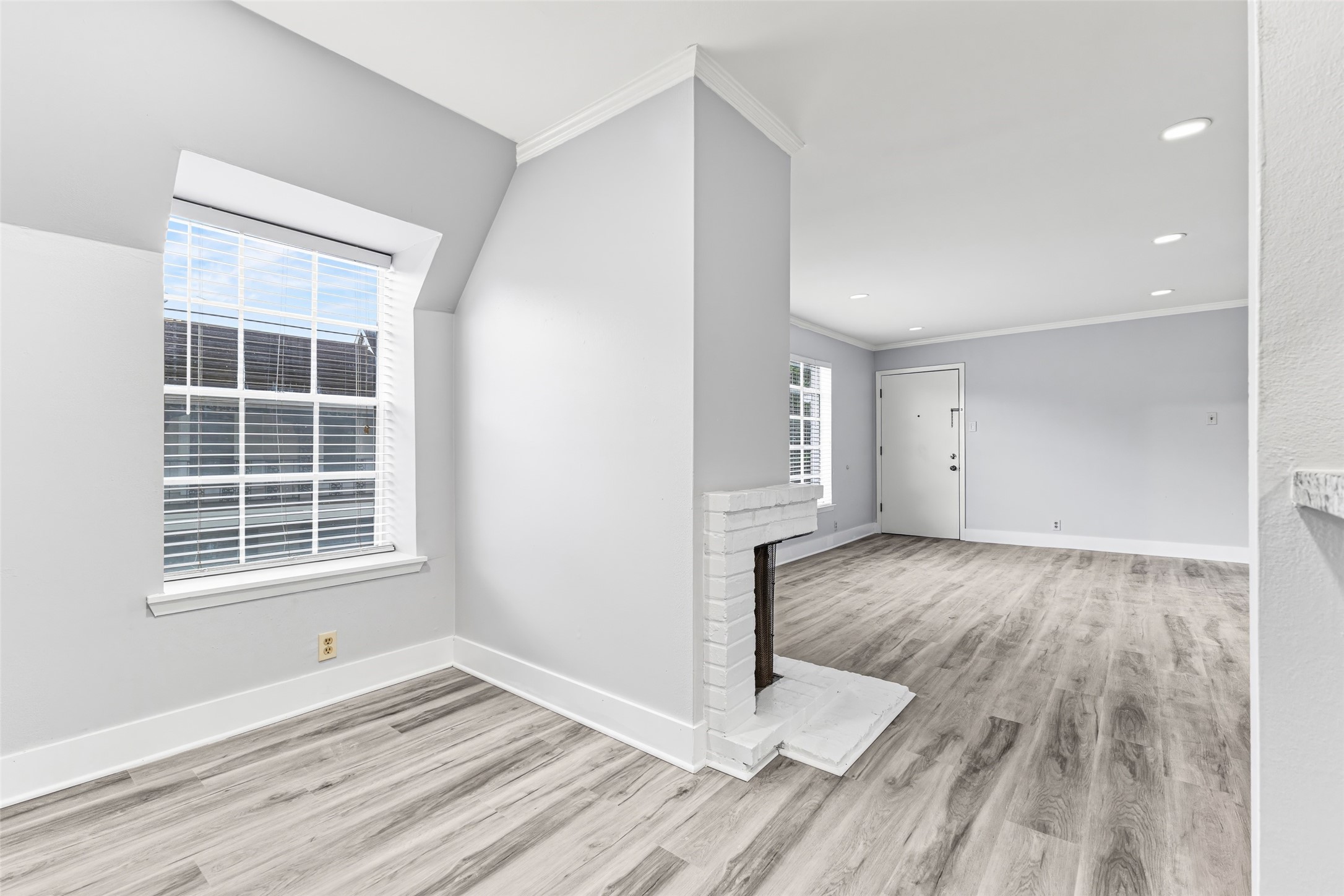 2501 Marilee Lane, Unit 4 Houston, TX 77057 - Photo 7 of 21 view of the living area from the dining