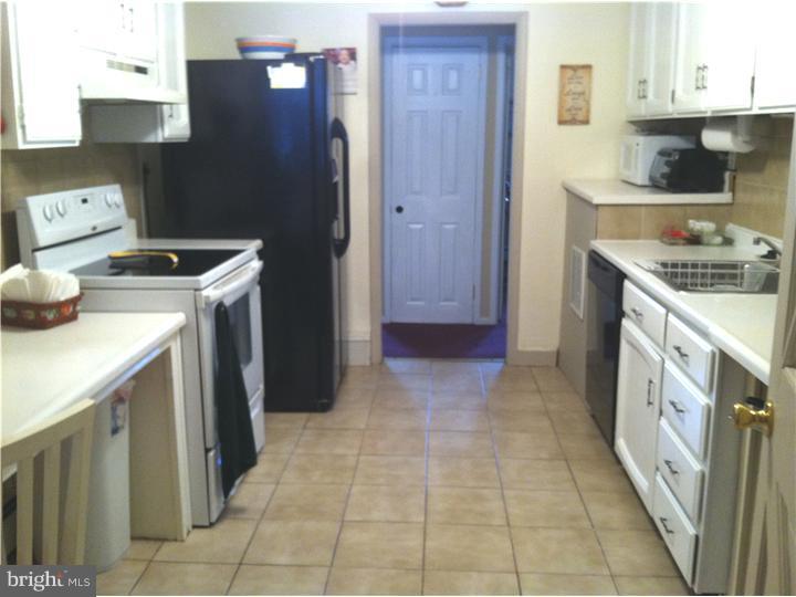 241 Brookside Road East Norriton, PA 19401 - Photo 9 of 18 Kitchen