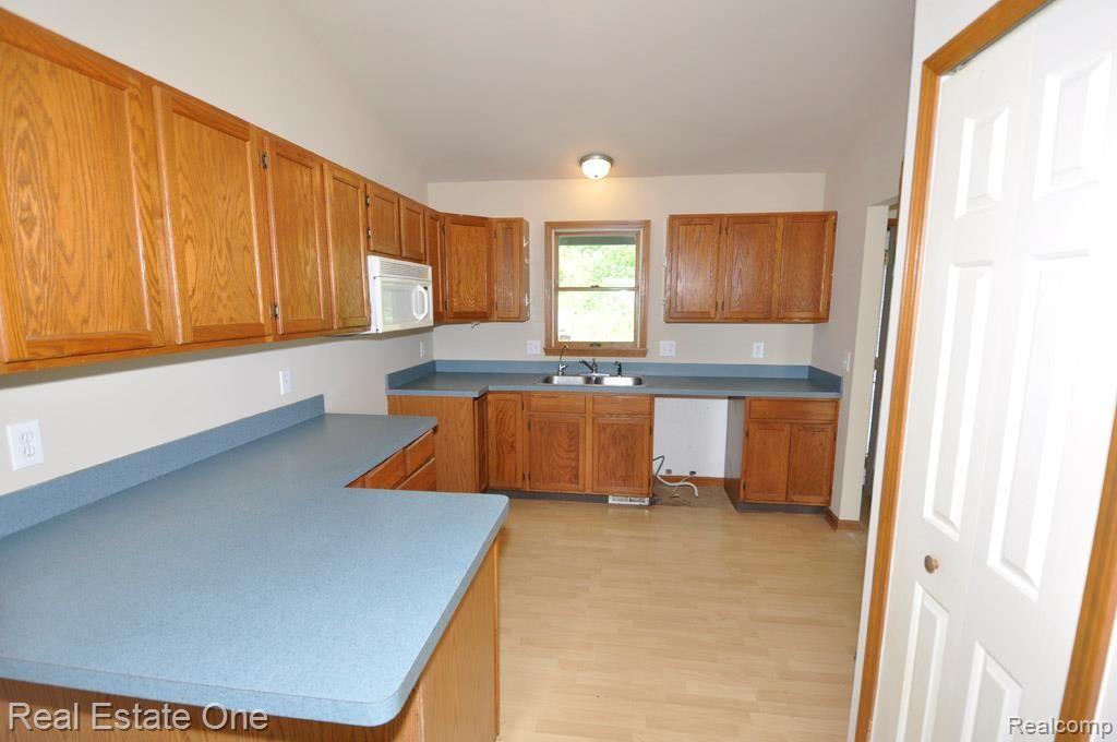 660 Dieterle Road Fowlerville, MI 48836 - Photo 6 of 35 Kitchen alt view