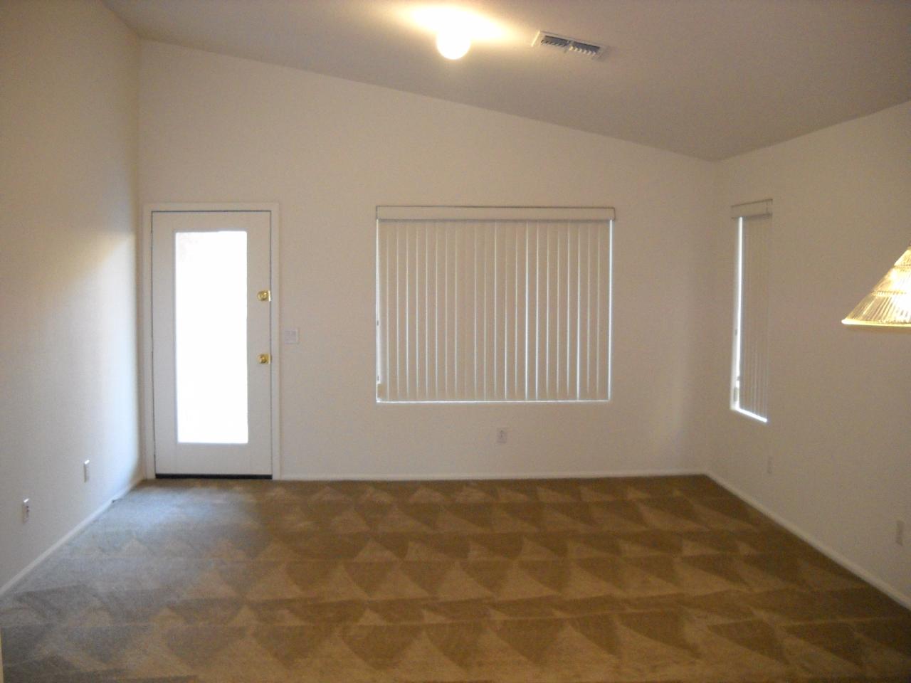 4516 West Beverly Road Laveen, AZ 85339 - Photo 3 of 5 Family room