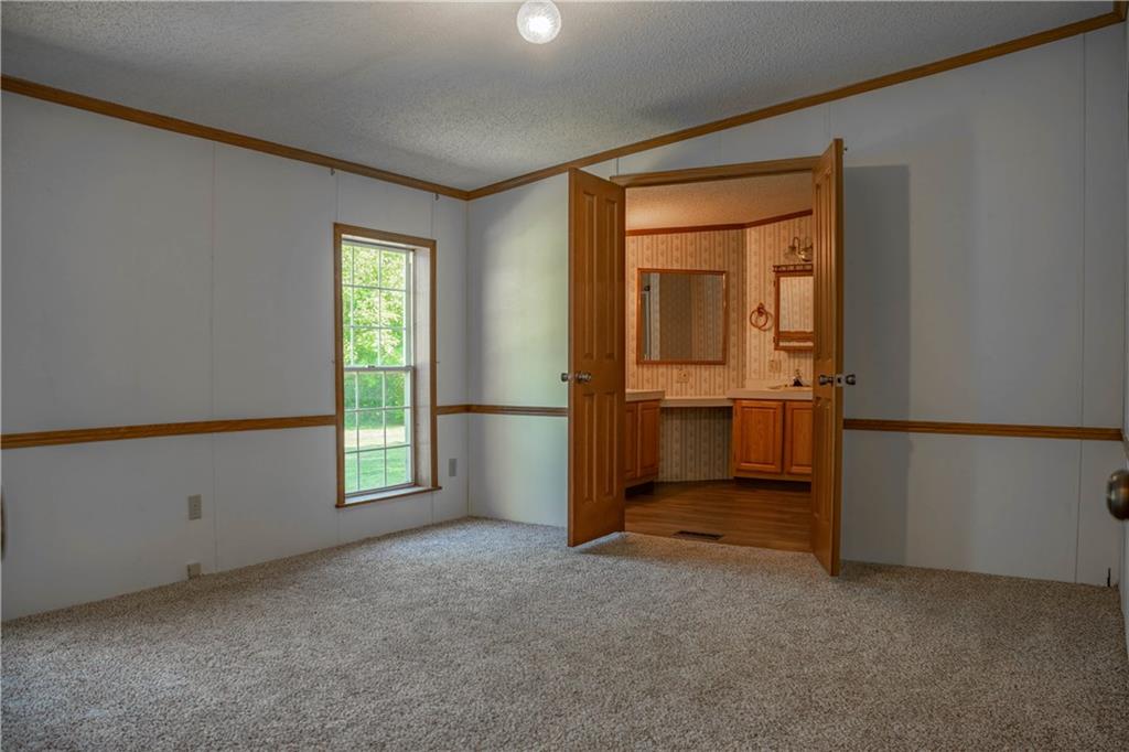 5450 West Deaver Road Columbus, IN 47201 - Photo 10 of 26 Gallery Image 10
