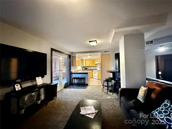 $1,550 | 718 West Trade Street, Unit 606, Charlotte, NC 28202