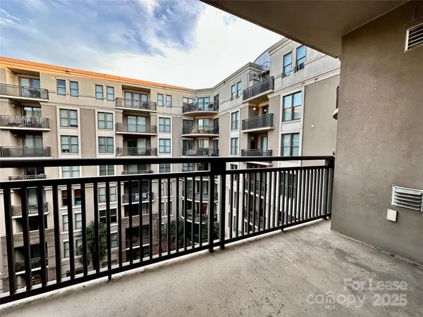 $1,550 | 718 West Trade Street, Unit 606, Charlotte, NC 28202