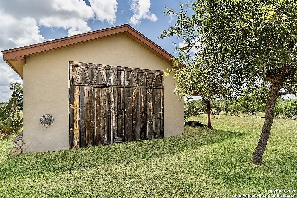 1112 Kendall Jackson Comfort, TX 78013 - Photo 30 of 32 a backyard of a house with plants and tree