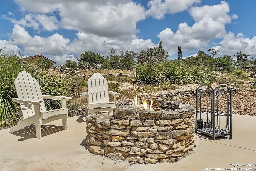 1112 Kendall Jackson Comfort, TX 78013 - Photo 8 of 32 a view of a backyard