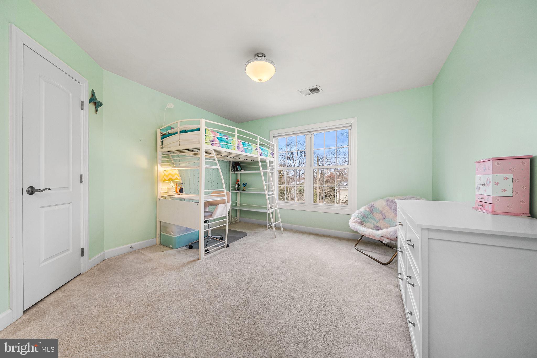 1232 Shenandoah Road Alexandria, VA 22308 - Photo 36 of 50 a room with furniture and a window