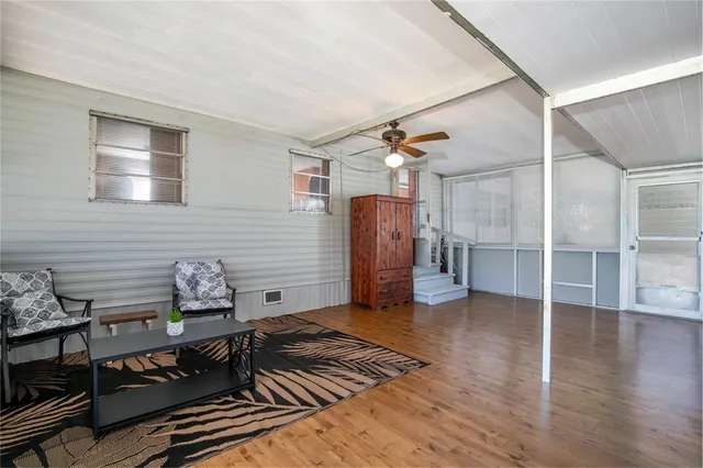 a view of livingroom with furniture