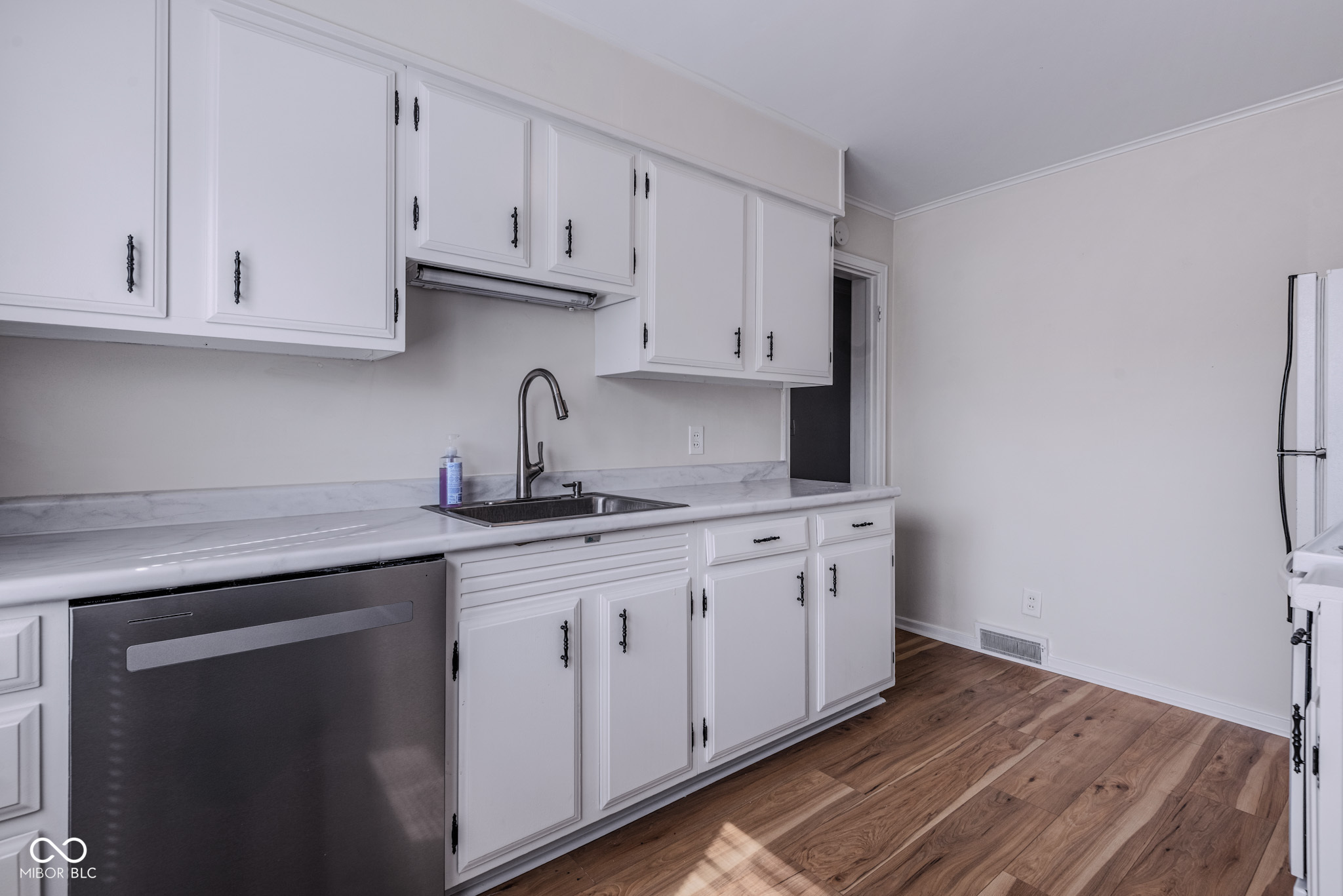 525 25th Street Columbus, IN 47201 - Photo 11 of 25