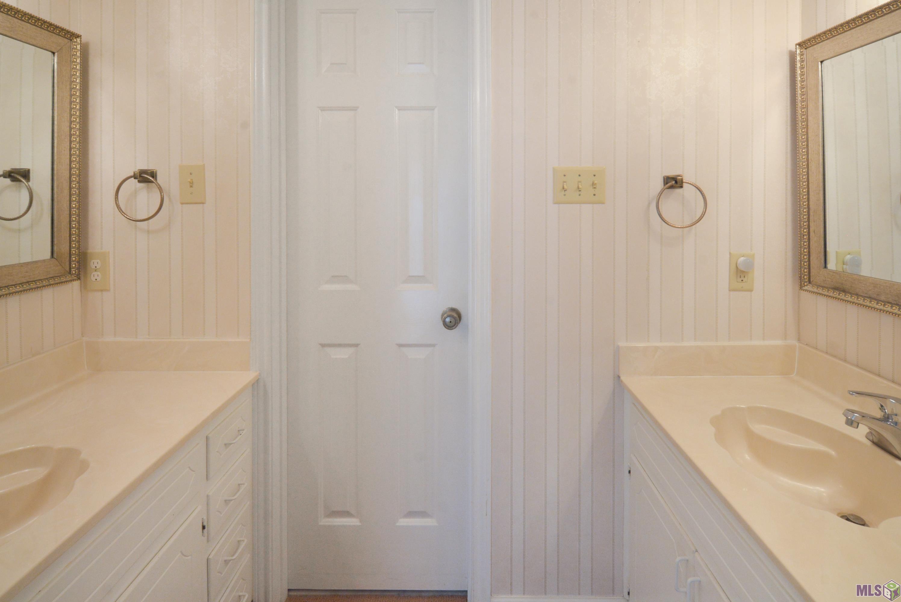 1919 West Magna Carta Place Baton Rouge, LA 70815 - Photo 16 of 23 Primary Bathroom
