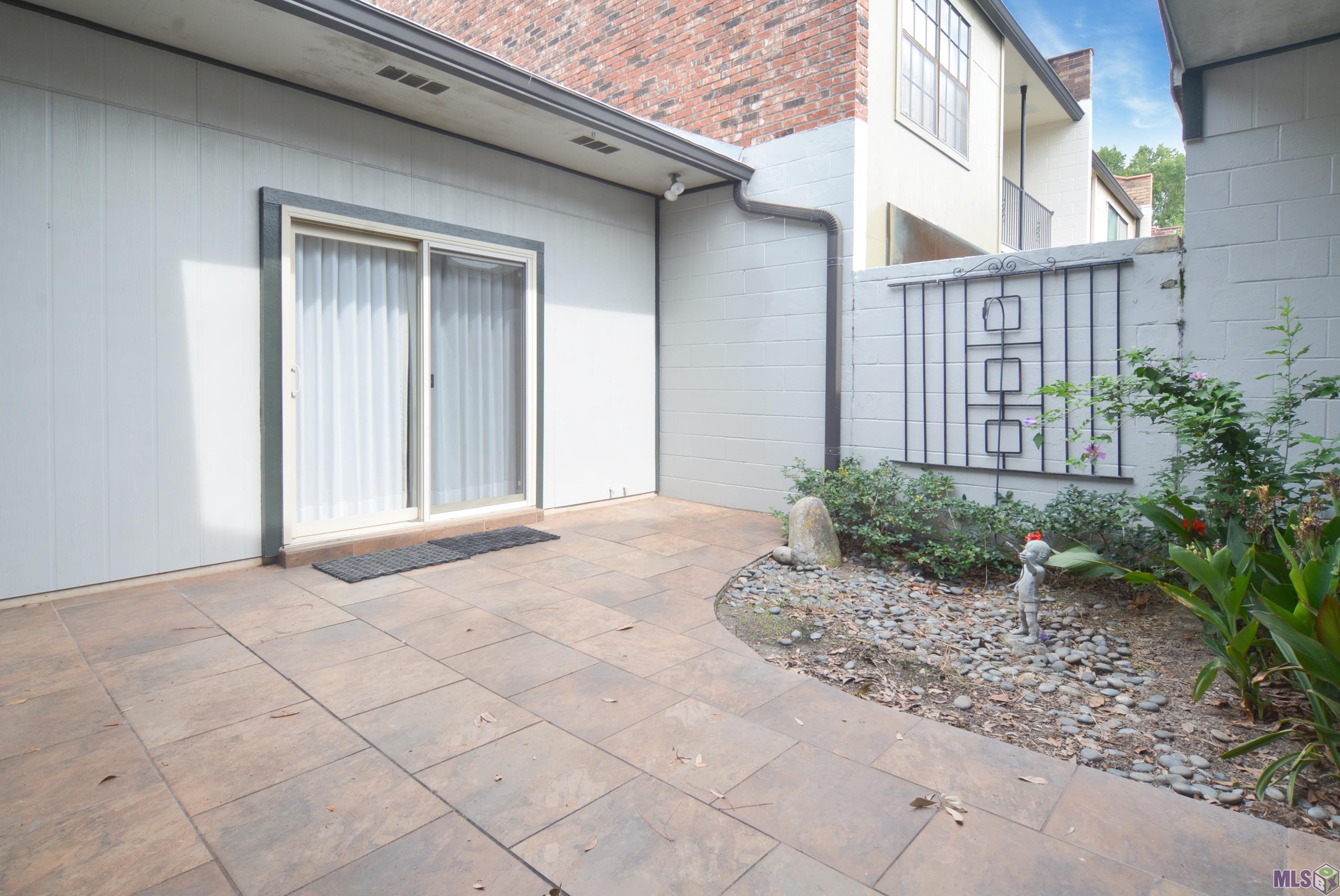 1919 West Magna Carta Place Baton Rouge, LA 70815 - Photo 18 of 23 Courtyard