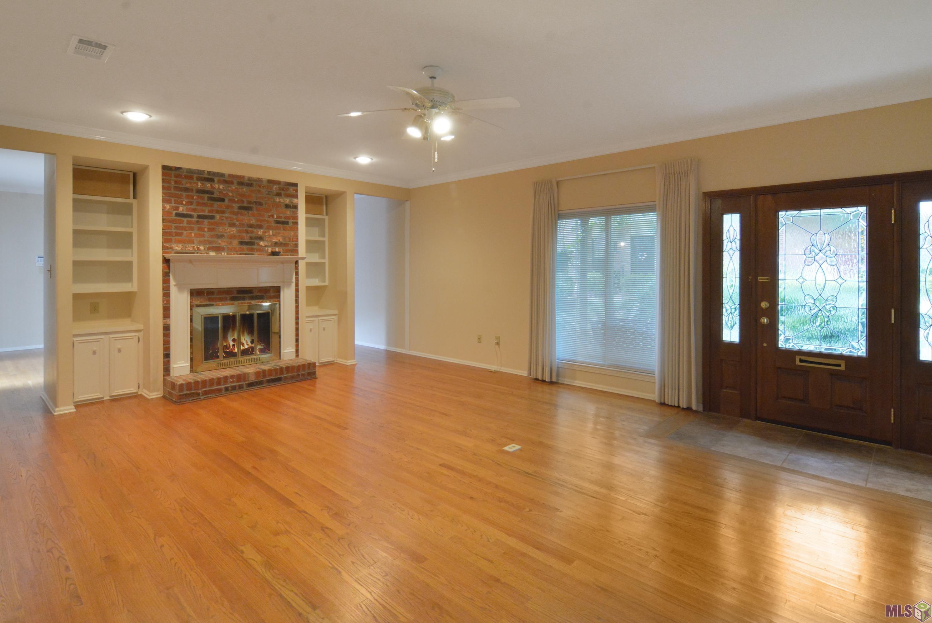 1919 West Magna Carta Place Baton Rouge, LA 70815 - Photo 20 of 23 Living Room