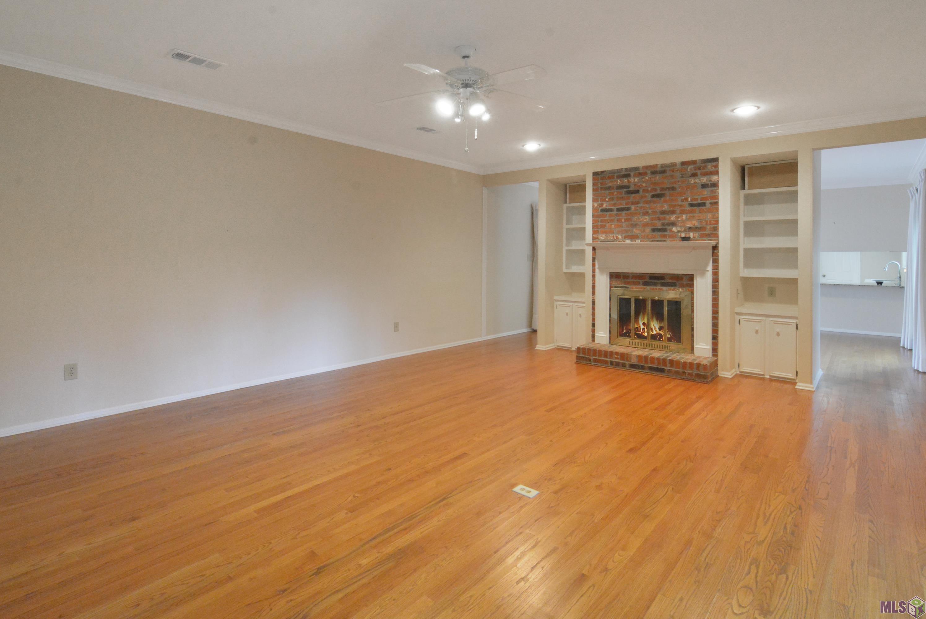 1919 West Magna Carta Place Baton Rouge, LA 70815 - Photo 3 of 23 Living Room