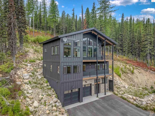 $2,600,000 | 112 Lower Wyvern Way, Sandpoint, ID 83864