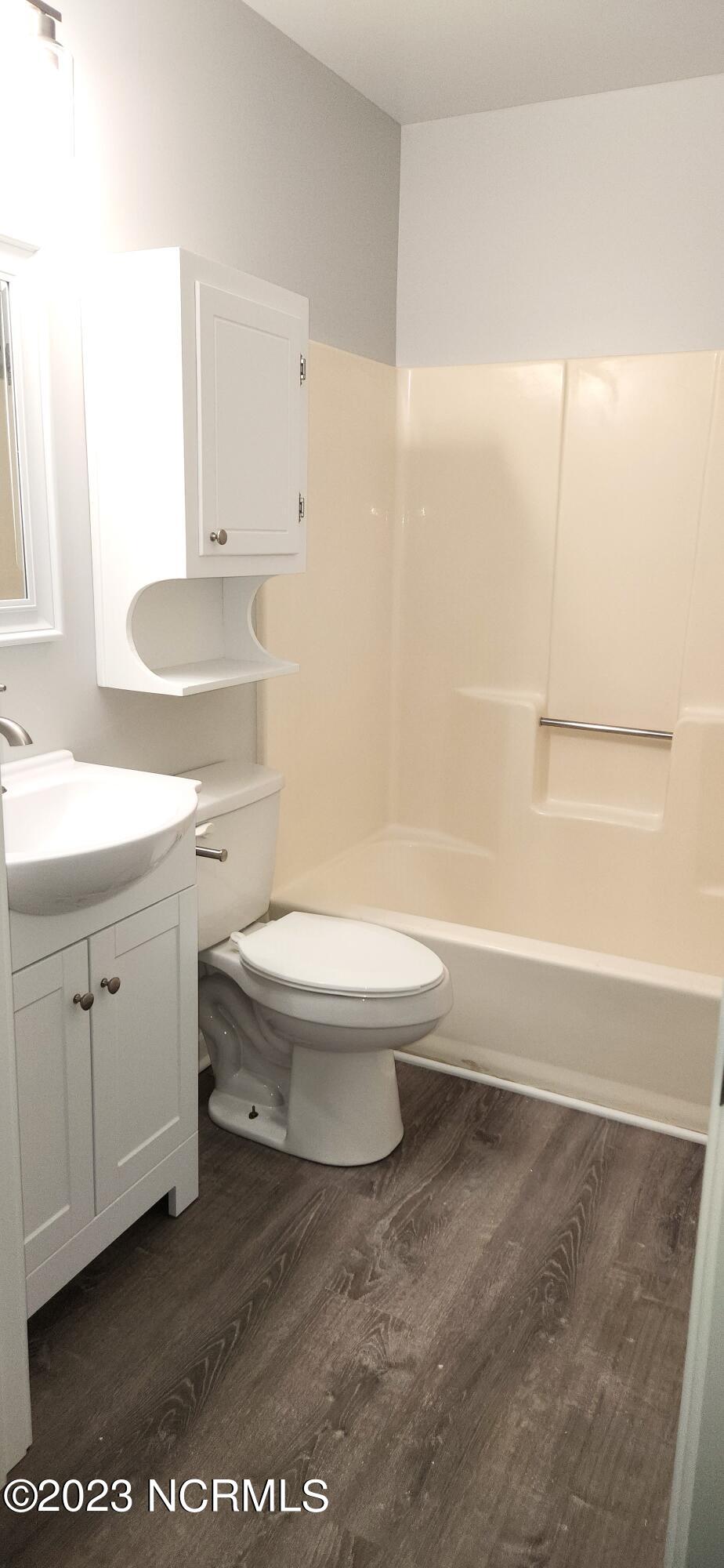 13 Linksiders Road New Bern, NC 28562 - Photo 11 of 12 Bath