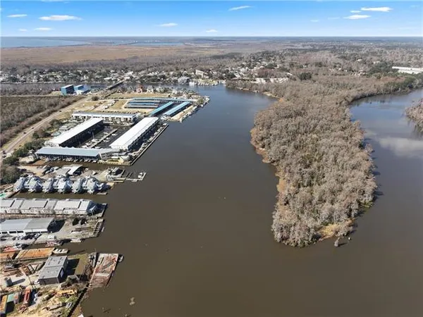 $339,000 | 141 Highway 22, Unit E 3, Madisonville, LA 70447