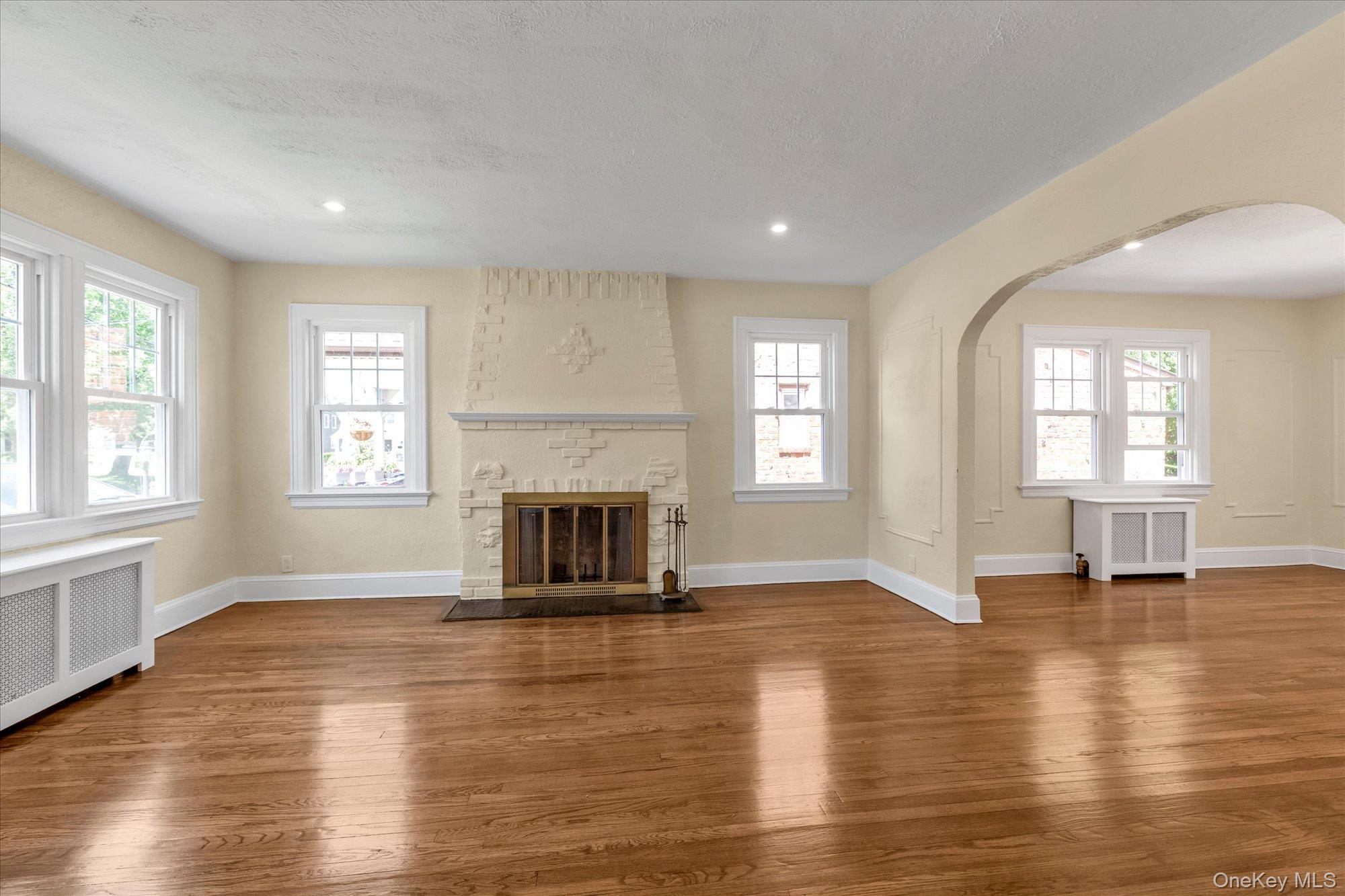 15 Hampton Road Lynbrook, NY 11563 - Photo 3 of 22 Living Room 2
