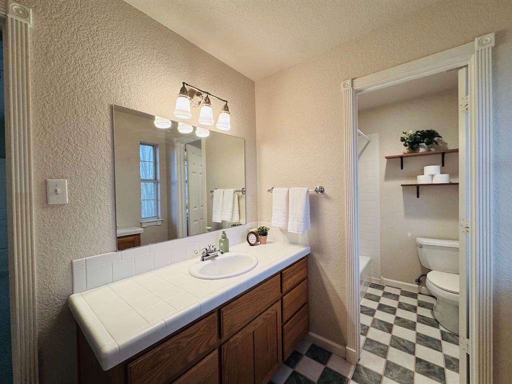 400 Indian Hills Road Gatesville, TX 76528 - Photo 23 of 38 a bathroom with a sink a toilet a shower and a mirror
