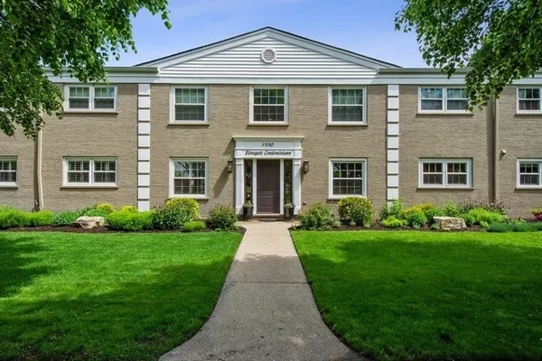 $350,000 | 1530 East Northwest Highway, Unit 2A, Arlington Heights, IL 60004