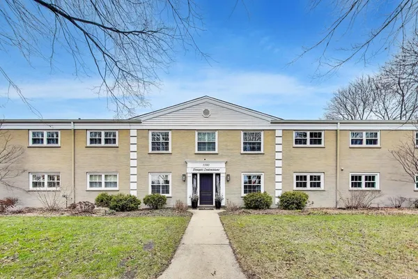 $399,000 | 1530 East Northwest Highway, Unit 2A, Arlington Heights, IL 60004