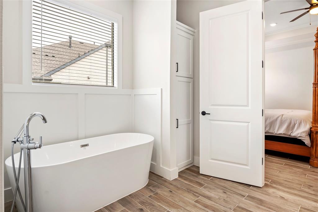704 Abbey Road Van Alstyne, TX 75495 - Photo 24 of 38 a bathroom with a bathtub and a window