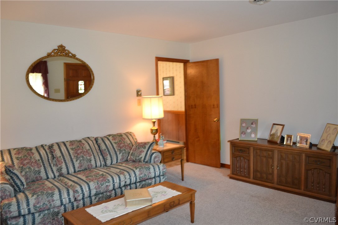 9711 Beaver Bridge Road Chesterfield, VA 23838 - Photo 10 of 24 a living room with furniture and a wooden floor