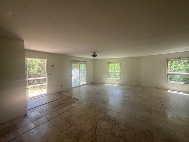 35 Sandy Point Goreville, IL 62939 - Photo 6 of 8 an empty room with windows and closet