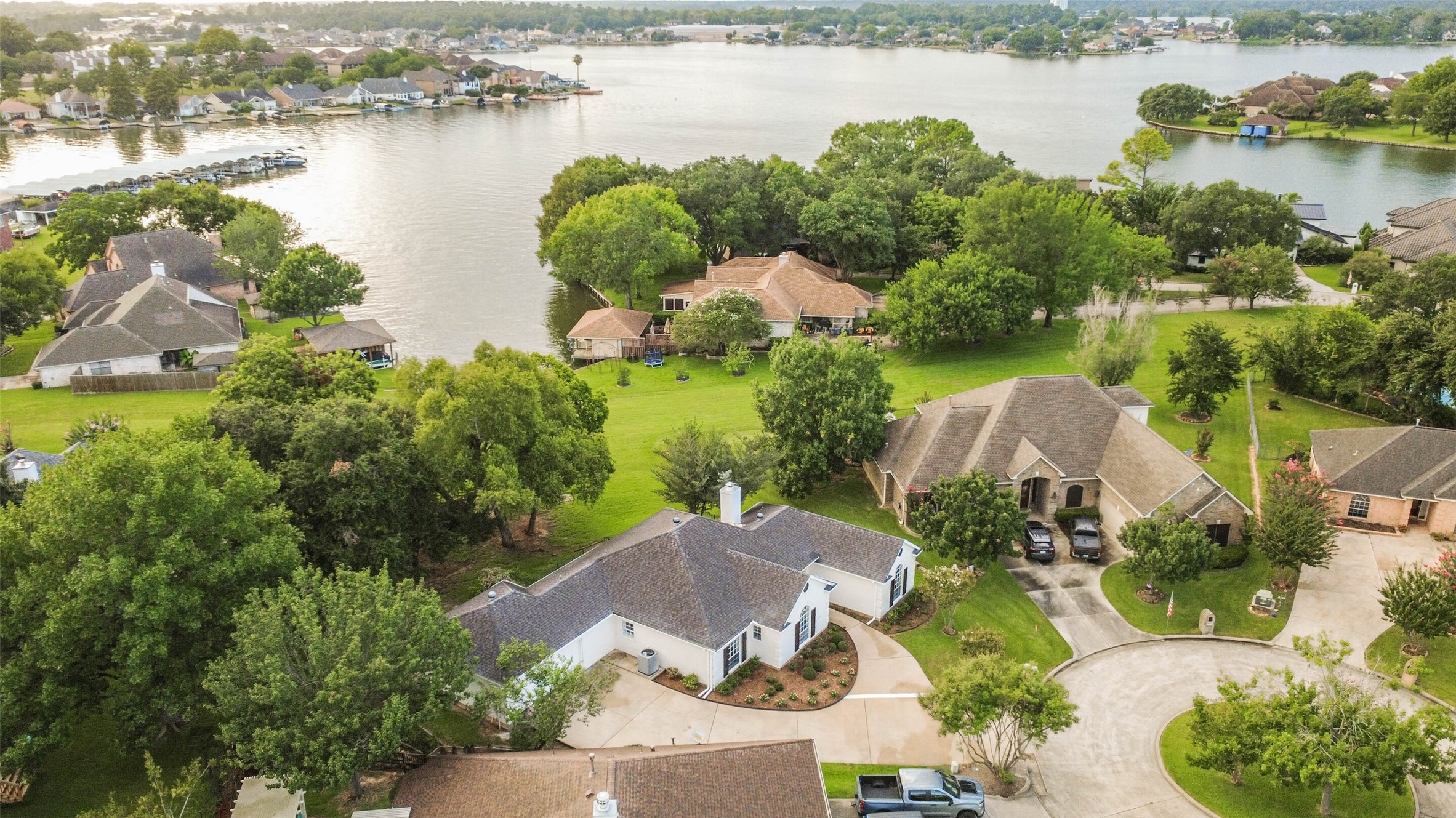 103 Forest Court Conroe, TX 77356 - Photo 2 of 40