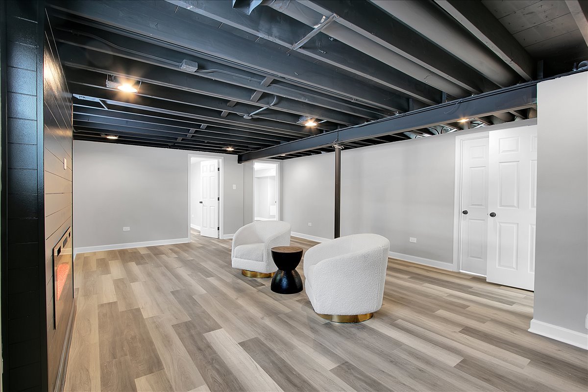 11524 South Kildare Avenue Alsip, IL 60803 - Photo 20 of 34 a view of an empty room with wooden floor and windows