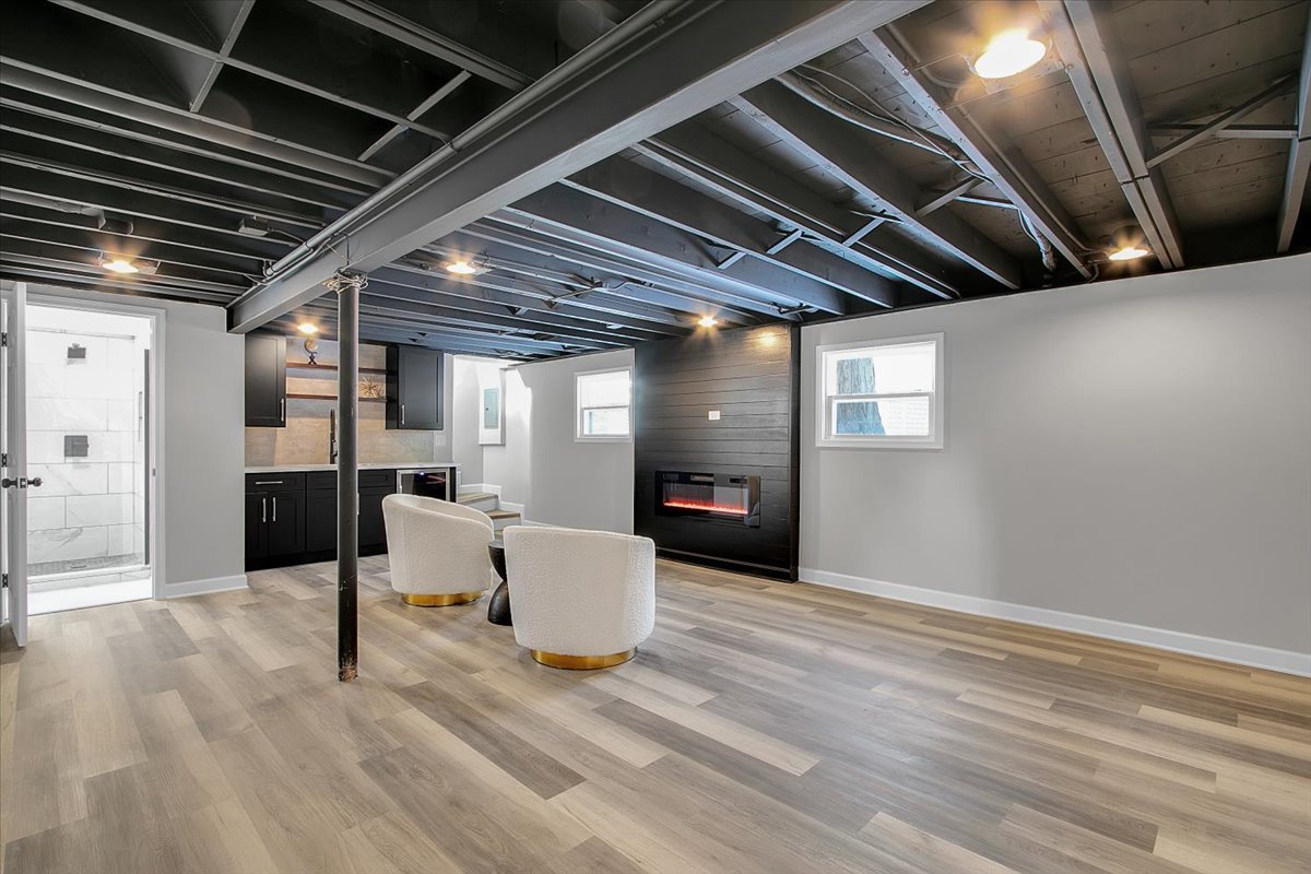 11524 South Kildare Avenue Alsip, IL 60803 - Photo 22 of 34 a view of a room with wooden floor