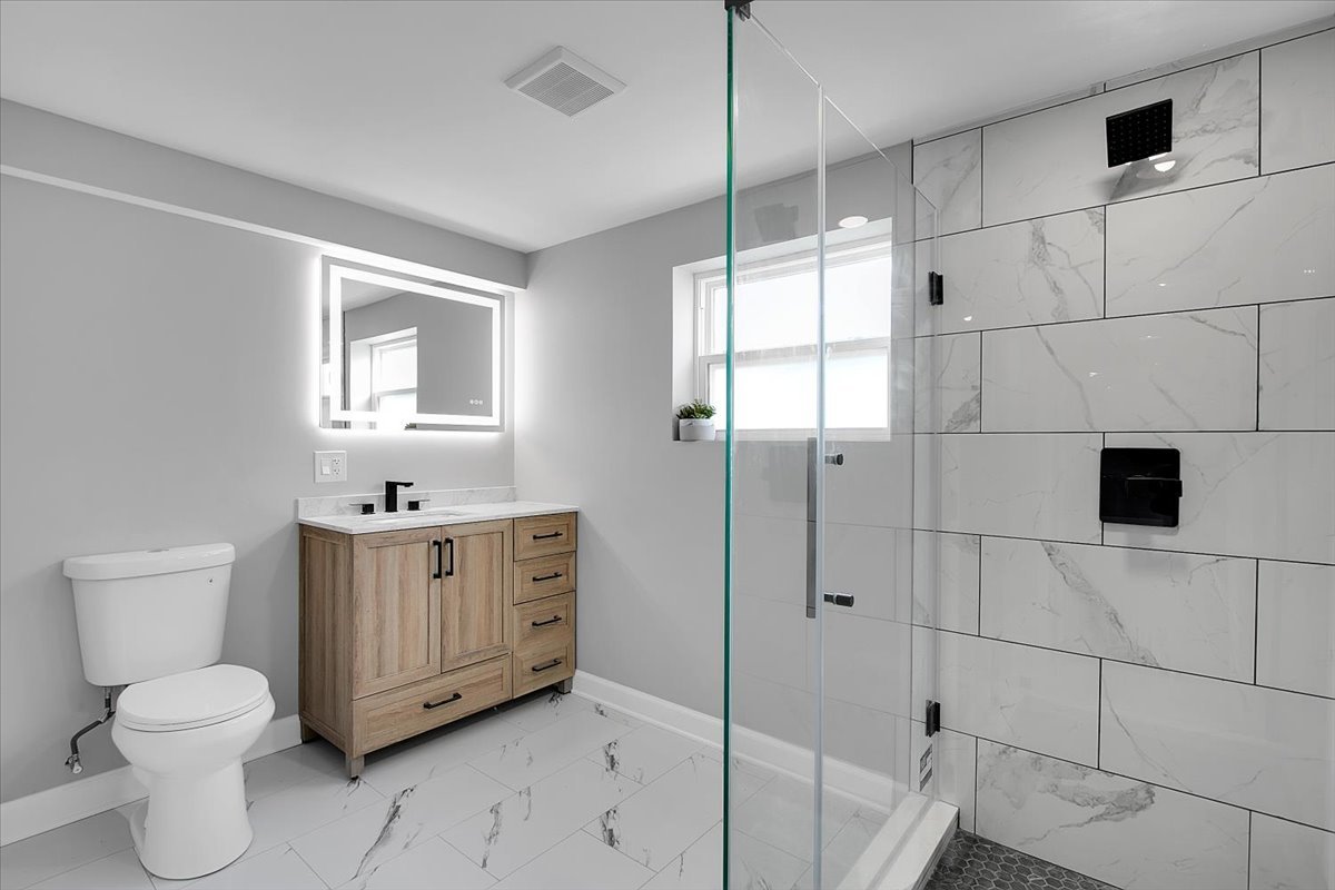 11524 South Kildare Avenue Alsip, IL 60803 - Photo 25 of 34 a bathroom with a sink a toilet and shower