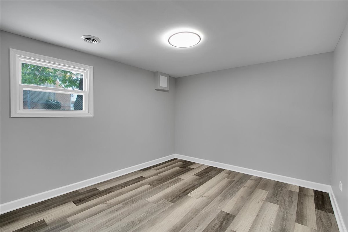 11524 South Kildare Avenue Alsip, IL 60803 - Photo 30 of 34 a view of room with window