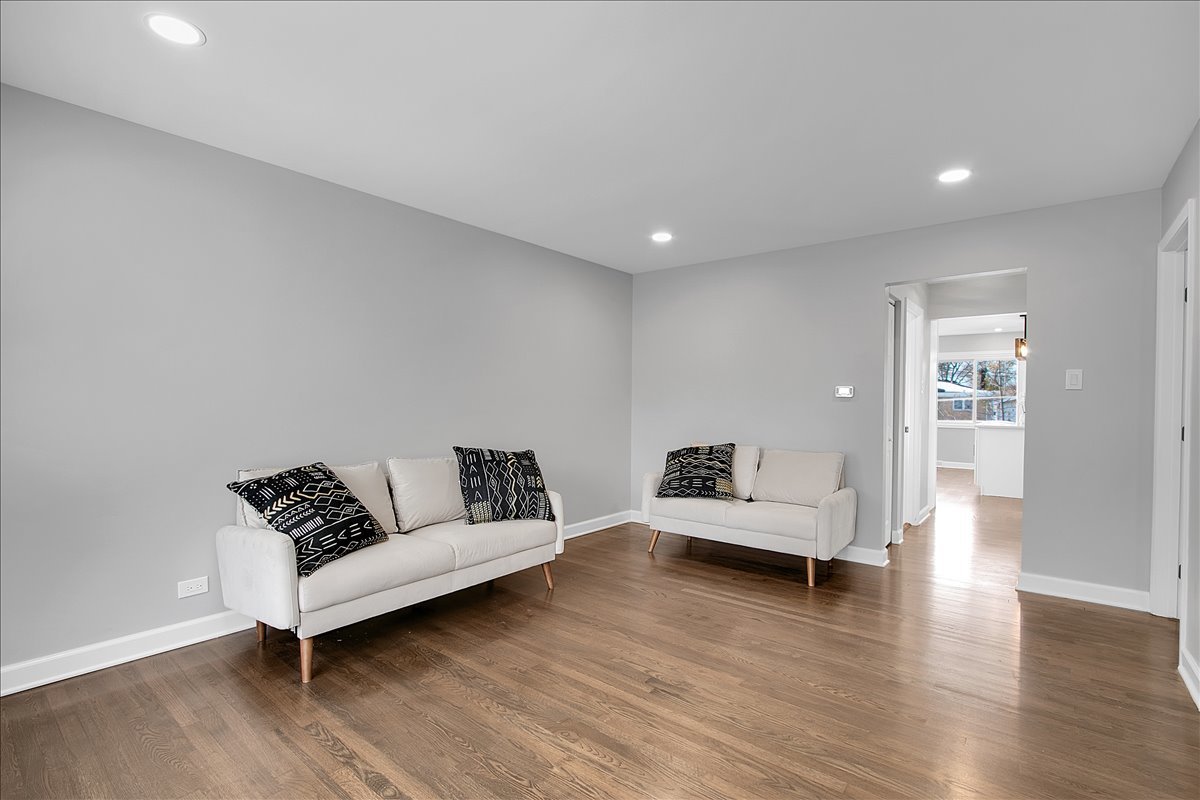 11524 South Kildare Avenue Alsip, IL 60803 - Photo 3 of 34 a living room with furniture and wooden floor