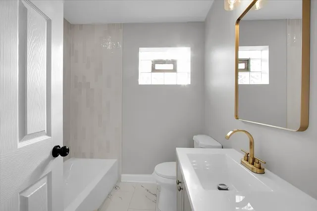 $375,000 | 11524 South Kildare Avenue, Alsip, IL 60803