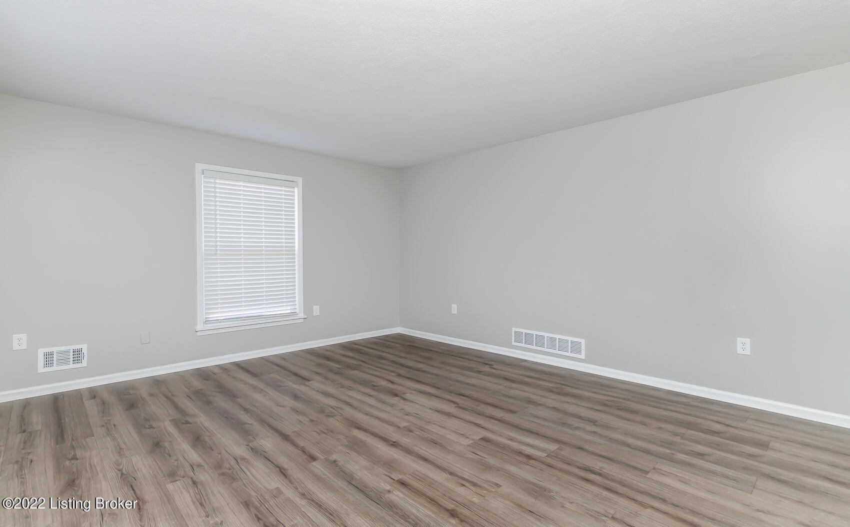 7315 Paiute Road Louisville, KY 40214 - Photo 8 of 38 p living room