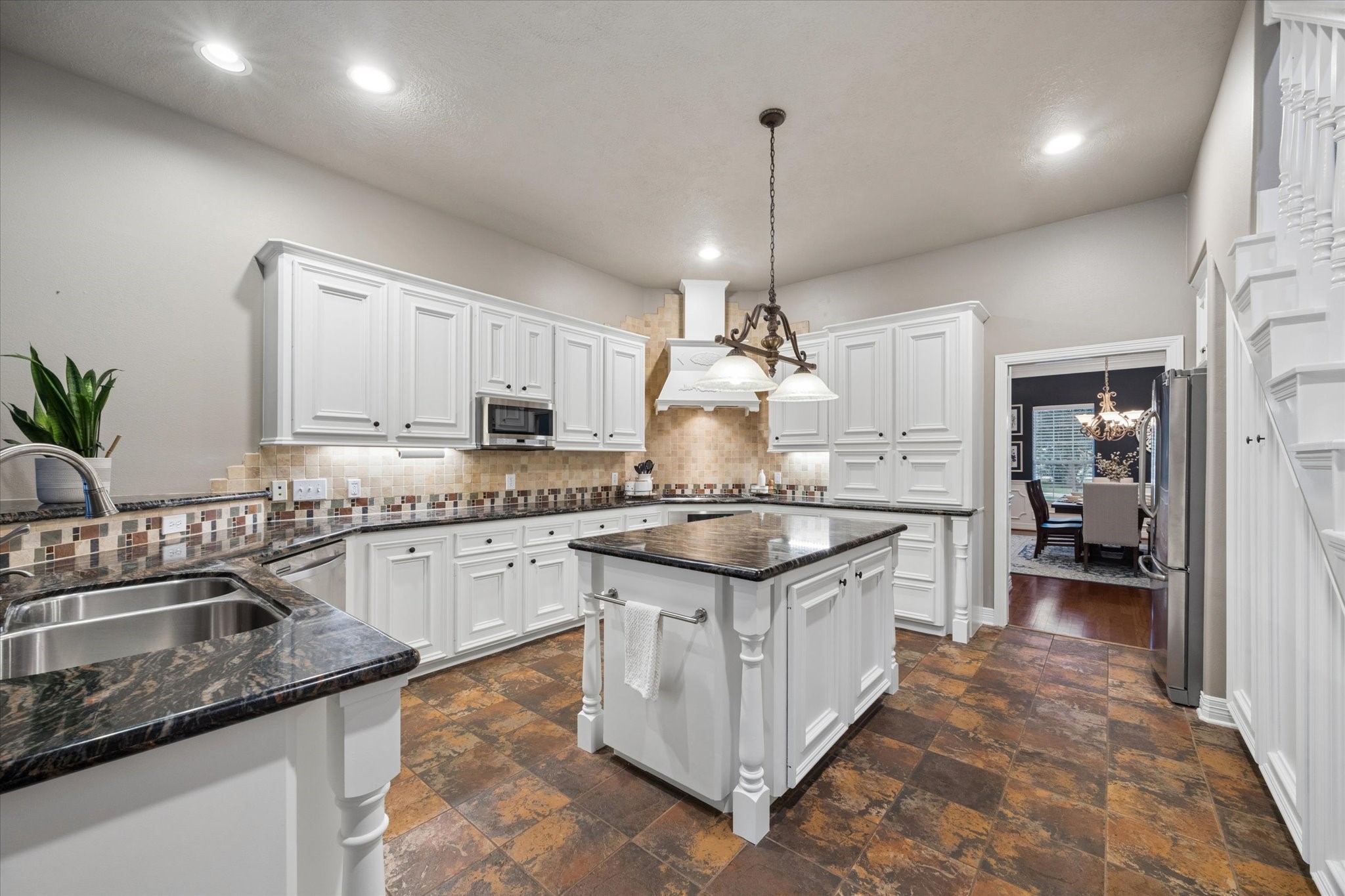 16519 Deerhaven Run Rosharon, TX 77583 - Photo 10 of 47 a kitchen with stainless steel appliances granite countertop a sink stove and refrigerator