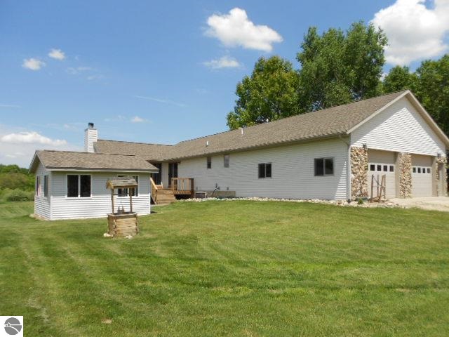 4461 North Waldron Road Edmore, MI 48829 - Photo 35 of 40 1785699-34.JPG