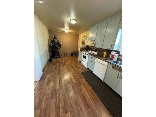 $230,000 | 769 Northeast Christian Street, Myrtle Creek, OR 97457