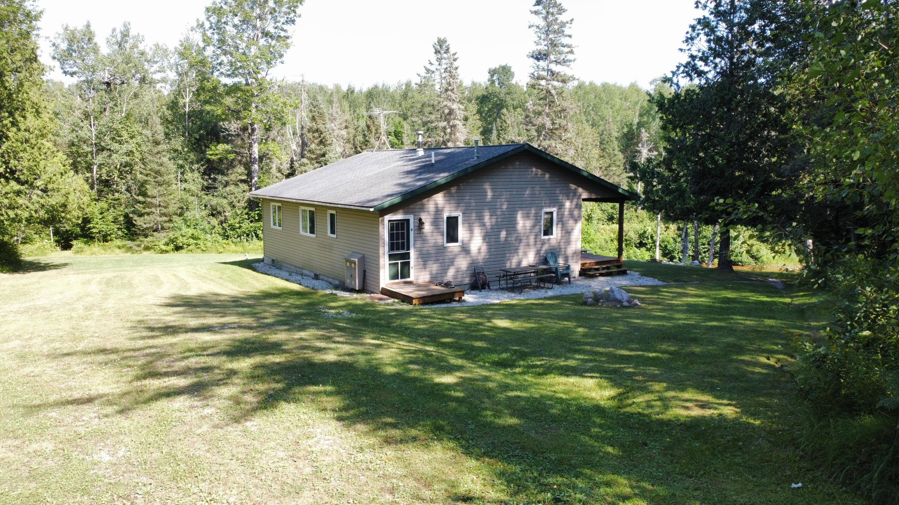 5985 North Service Road Hessel, MI 49745 - Photo 4 of 33 Gallery Image 4