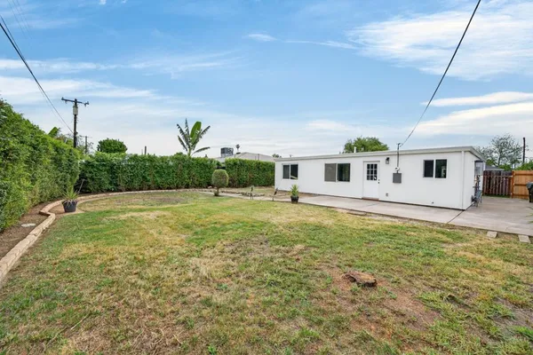 a view of a house with a backyard