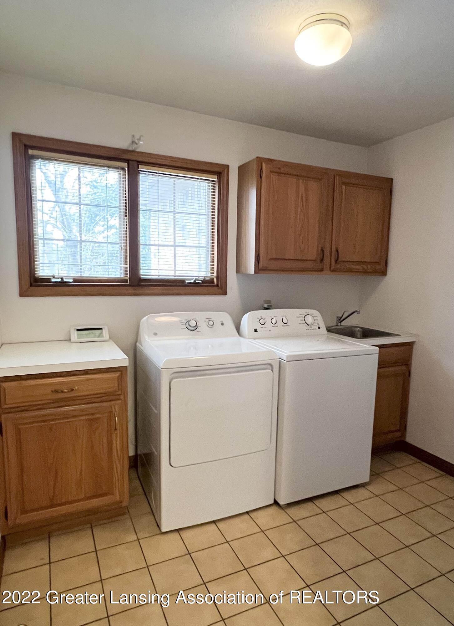 2557 Dustin Road Okemos, MI 48864 - Photo 18 of 53 1ST FLR LAUNDRY