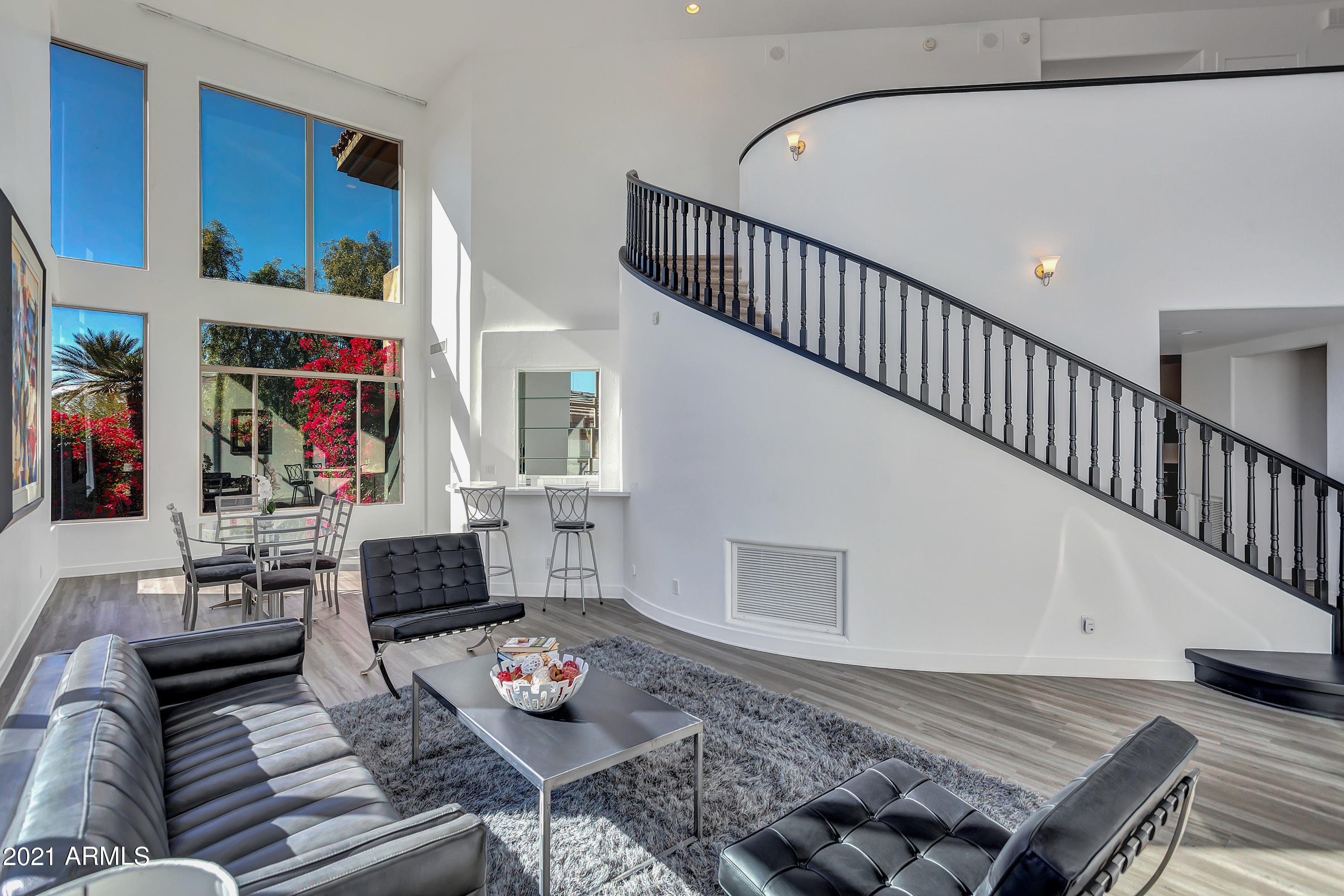 6530 North 29th Street Phoenix, AZ 85016 - Photo 3 of 60 Living Room