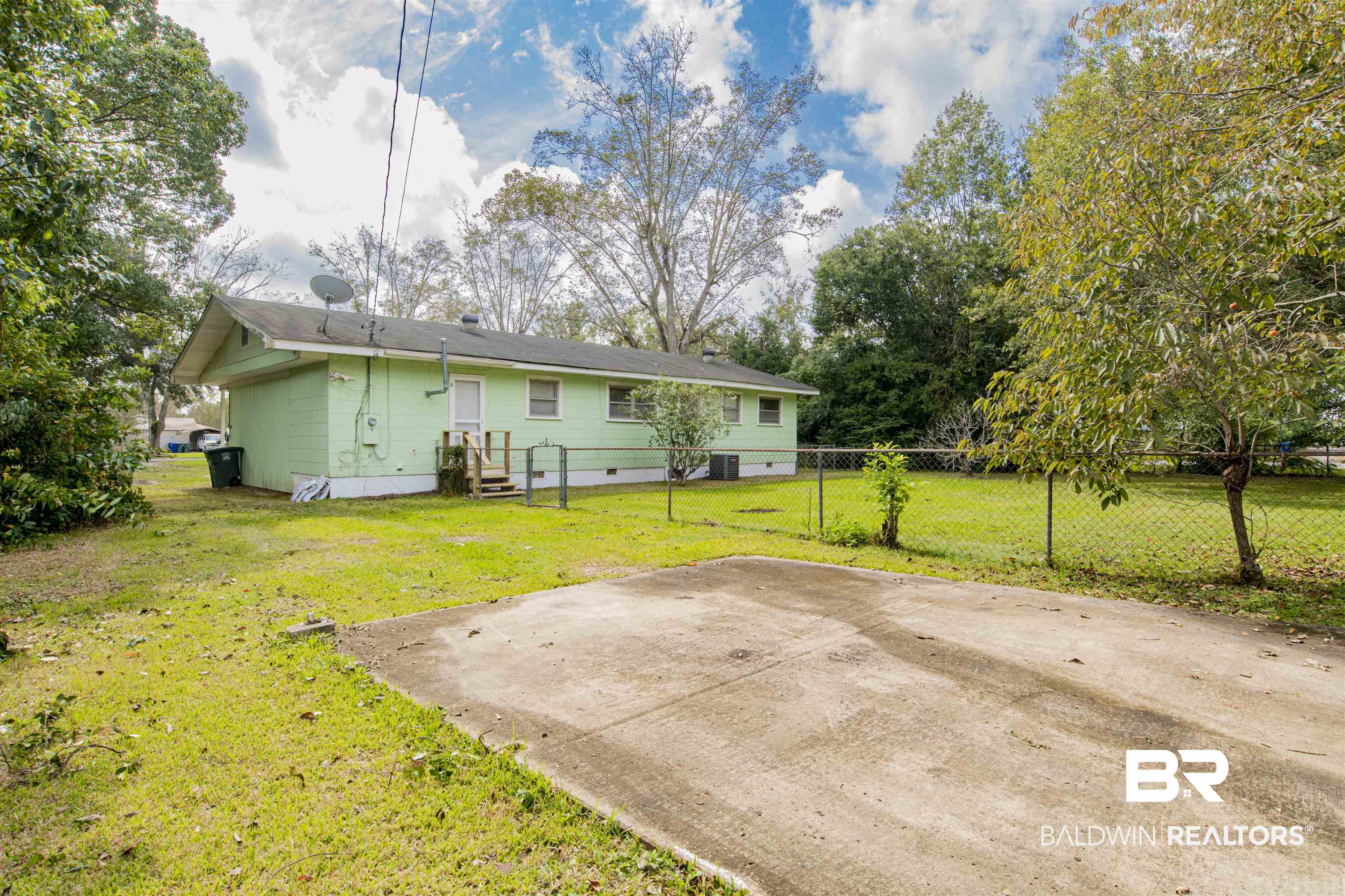 601 East Myrtle Avenue Foley, AL 36535 - Photo 3 of 18