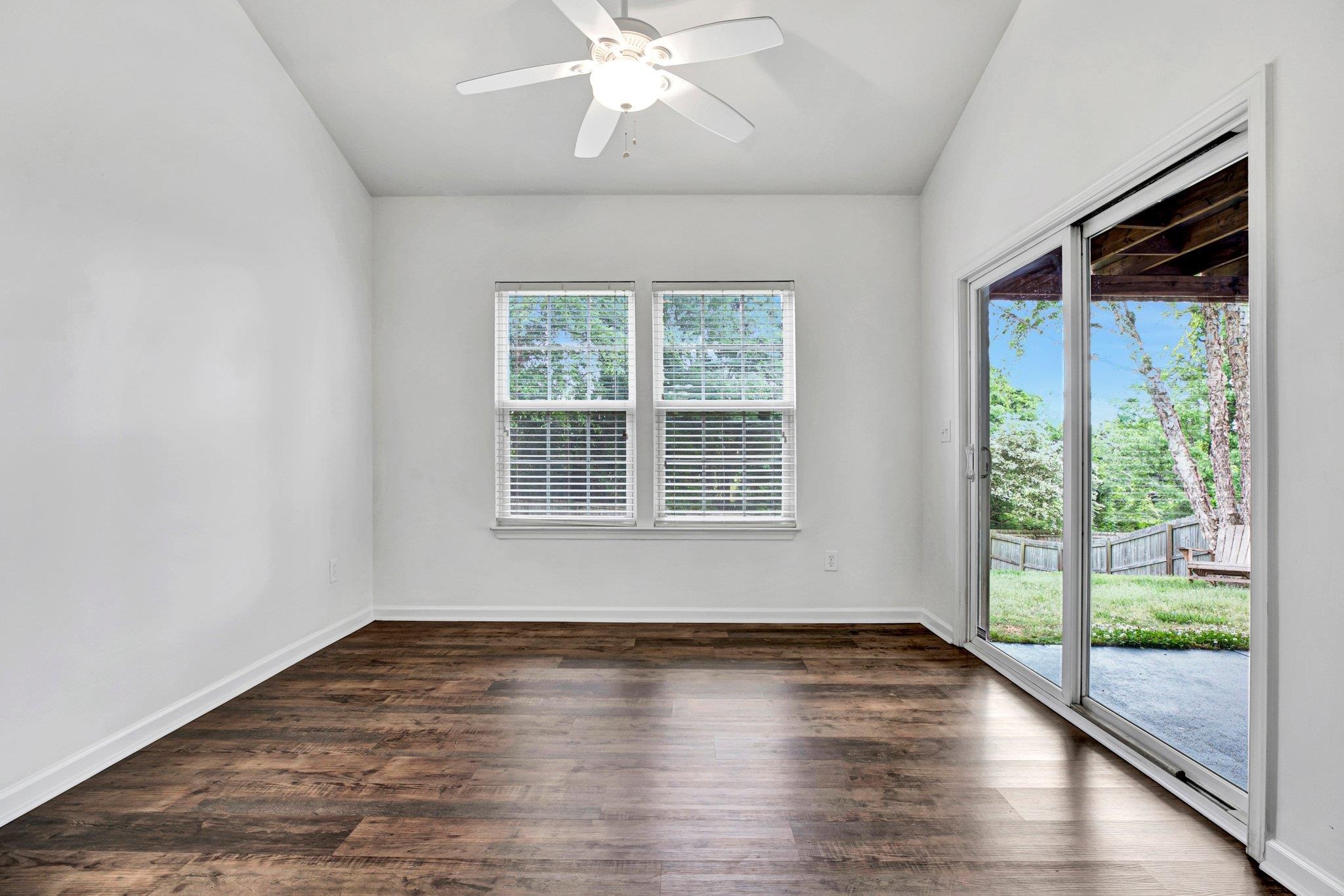 139 Castleton Circle Boiling Springs, SC 29316 - Photo 13 of 33 Great office or dining space!