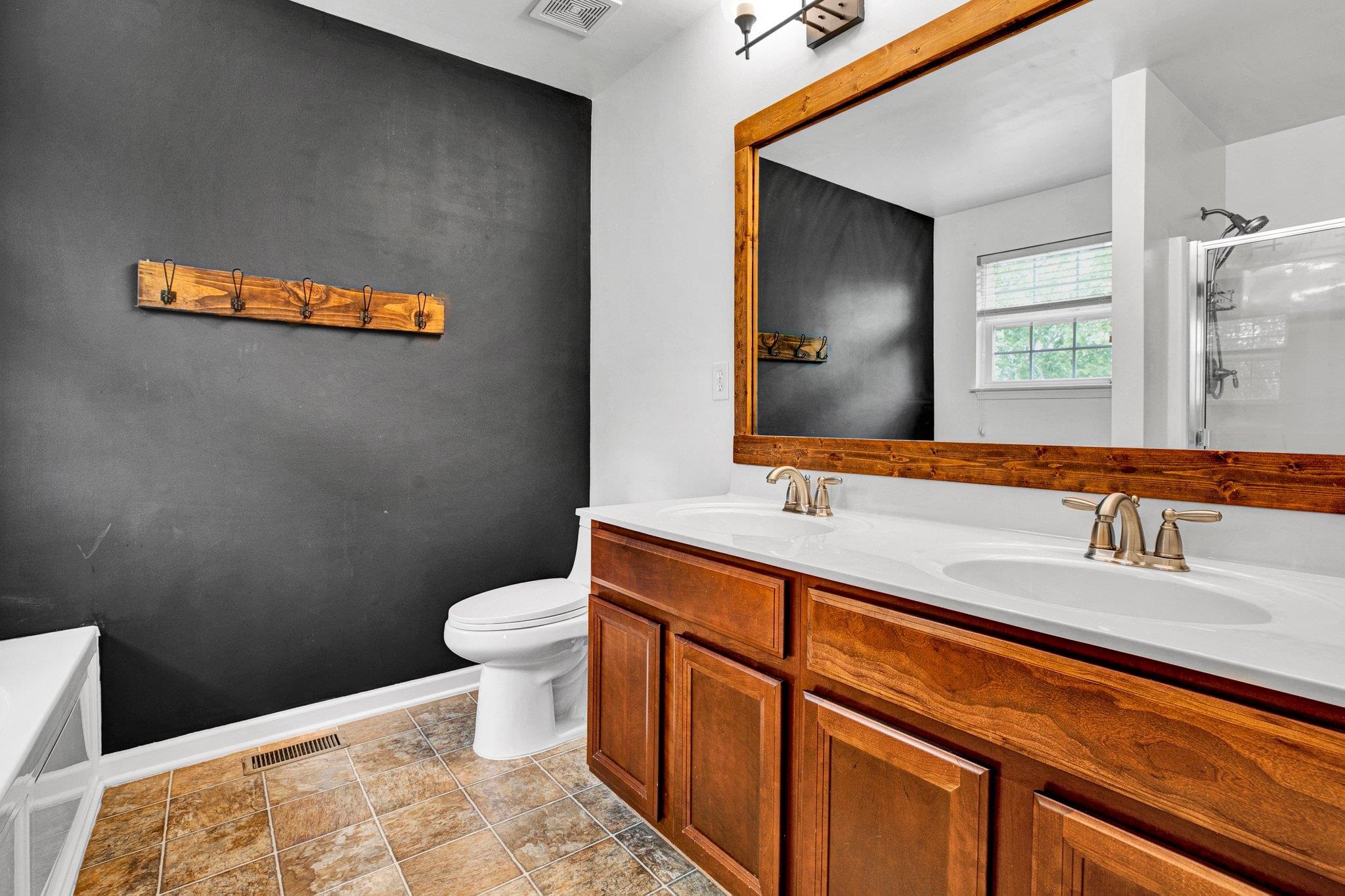 139 Castleton Circle Boiling Springs, SC 29316 - Photo 21 of 33 MSTR bath w/ separate shower