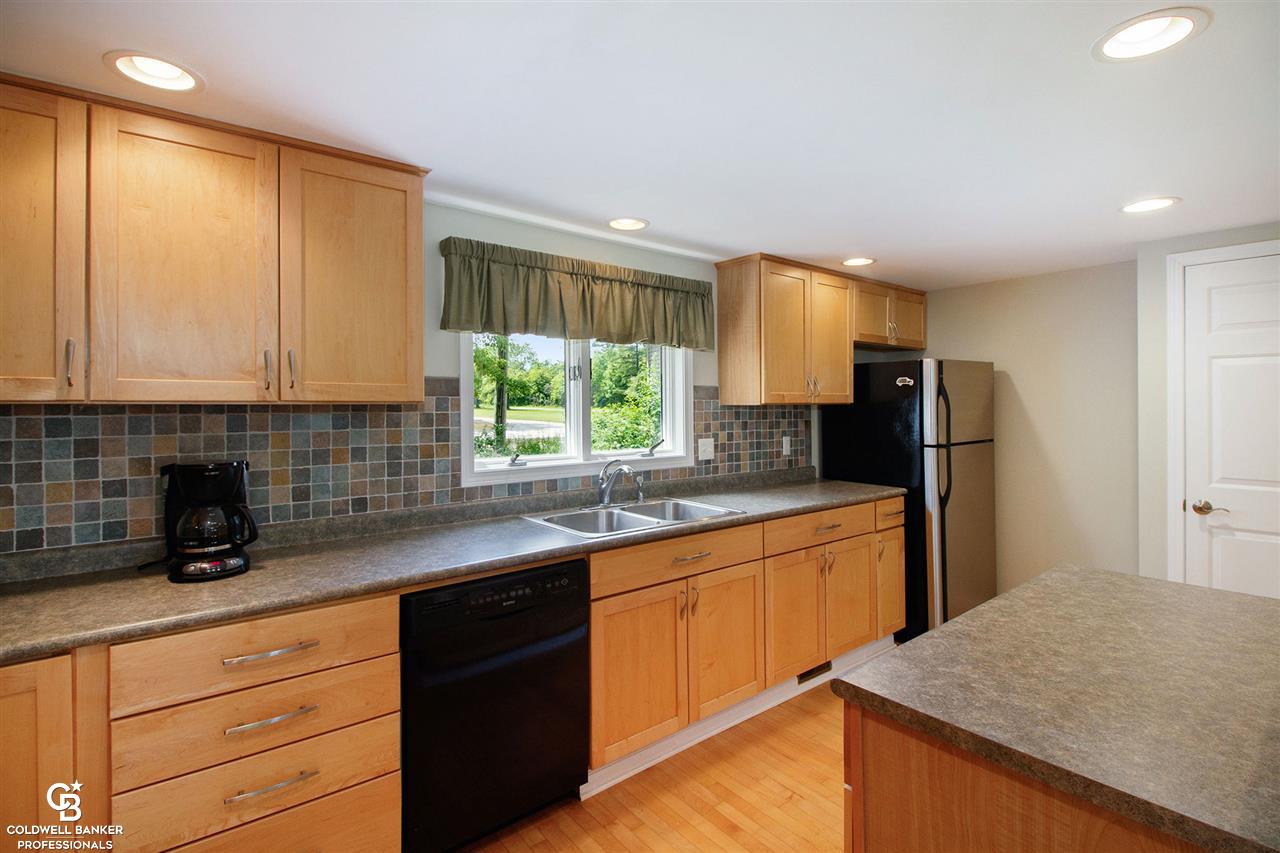 6291 Lakeshore Road Lexington, MI 48450 - Photo 16 of 47 Beautiful & functional