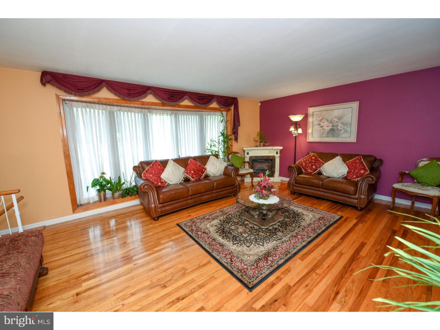 8913 Rising Sun Avenue Philadelphia, PA 19115 - Photo 4 of 25 Living Room